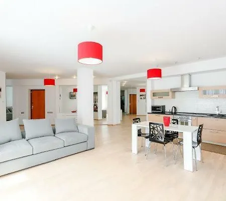 Golden Square Galileo Apartment *