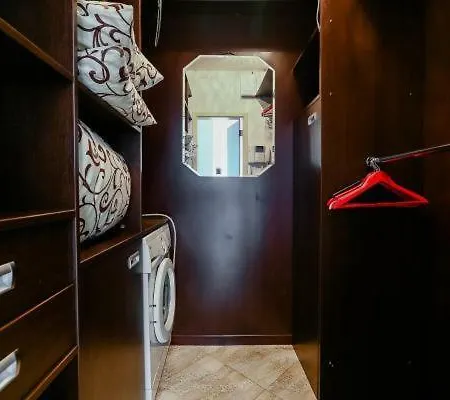 Golden Square Galileo Apartment *